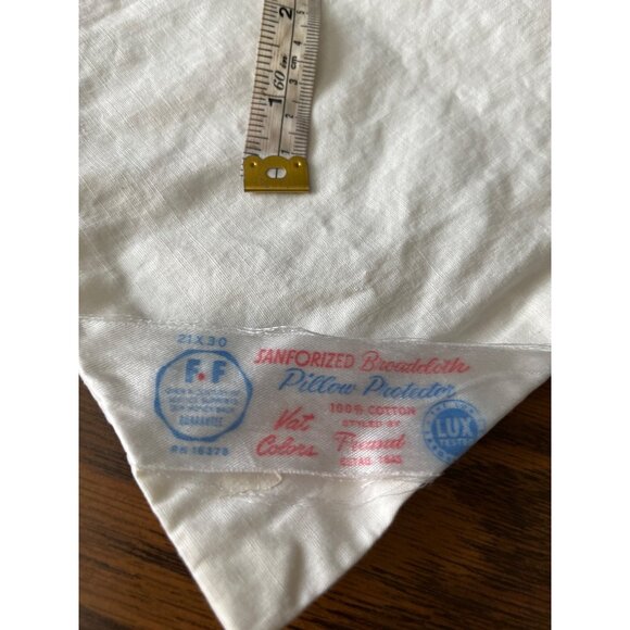 Freund sanforized broadcloth zippered white  pillow protector 21x30 - Picture 5 of 5